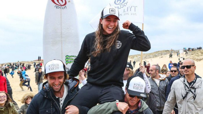 Lennox Head's Tyler Wright wins surfing world title after finishing runner-up in France. Photo: ABC News.